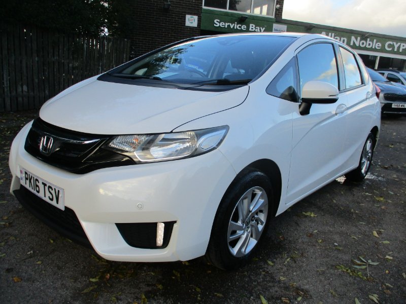 White Honda Jazz 1.3 i-VTEC SE Hatchback 5dr Petrol Manual Euro 6 s/s 102 ps